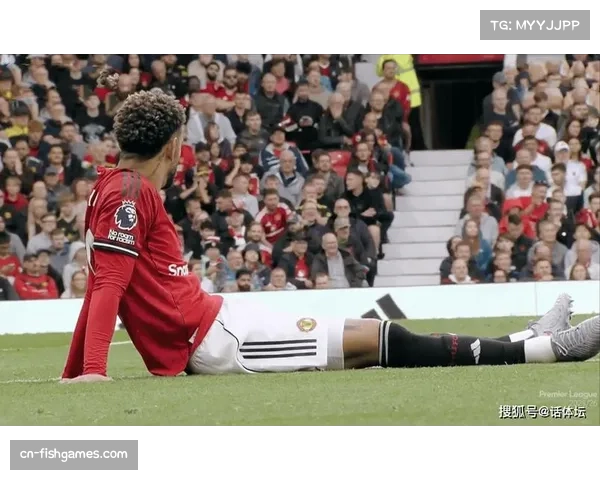 曼联阿马德补时射门遭门线解围,赛后掩面长跪令人动容 曼联阿马德补时射门遭门线解围,赛后掩面长跪令人动容